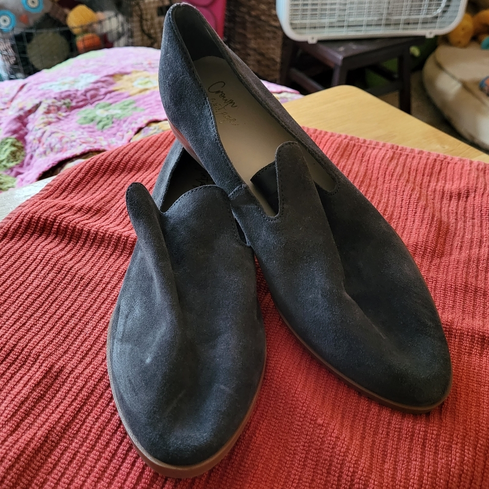 New dark grey flats. Size 8. Never worn!
